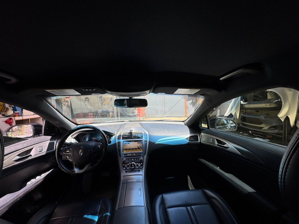 Lincoln MKZ 2018 — photo 2