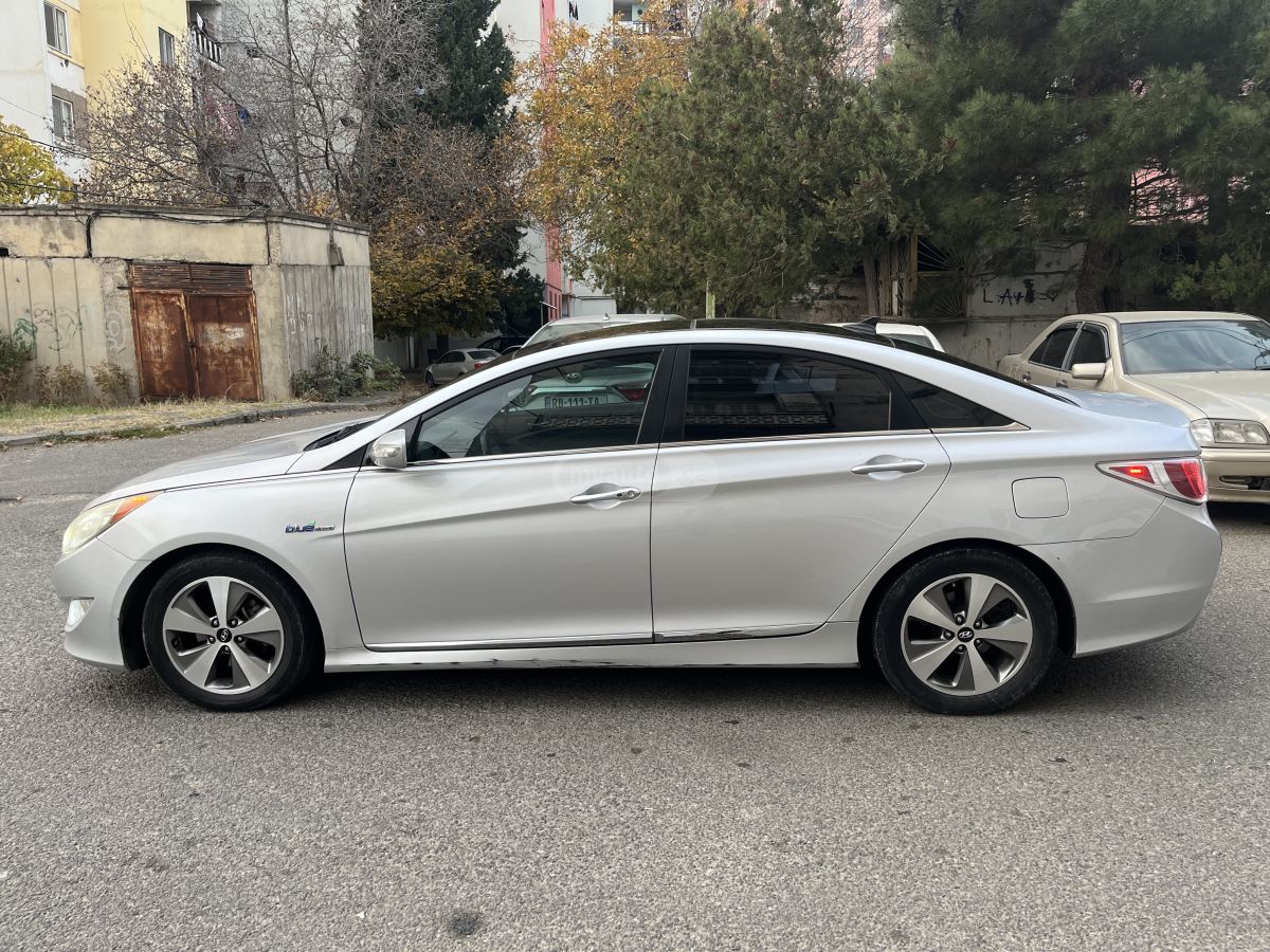 Hyundai Sonata 2011 — photo 2