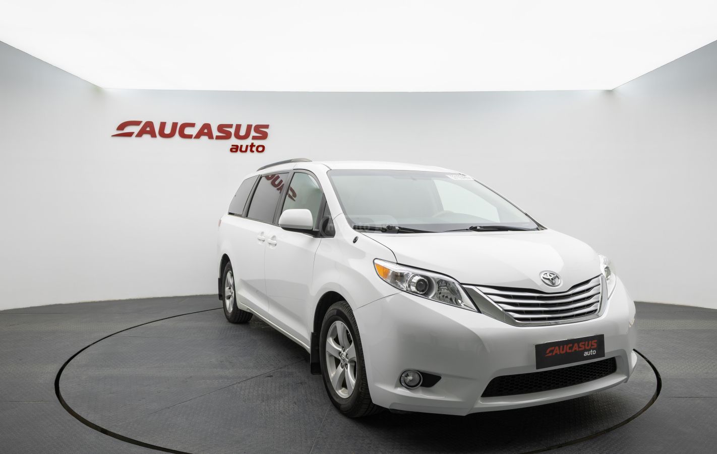 Toyota Sienna 2014 — photo 2