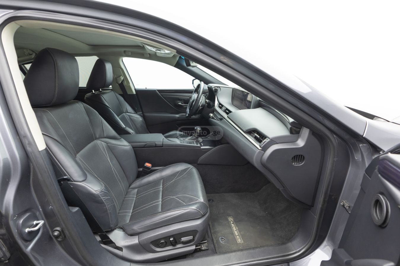 Lexus ES 300 2021 — photo 2