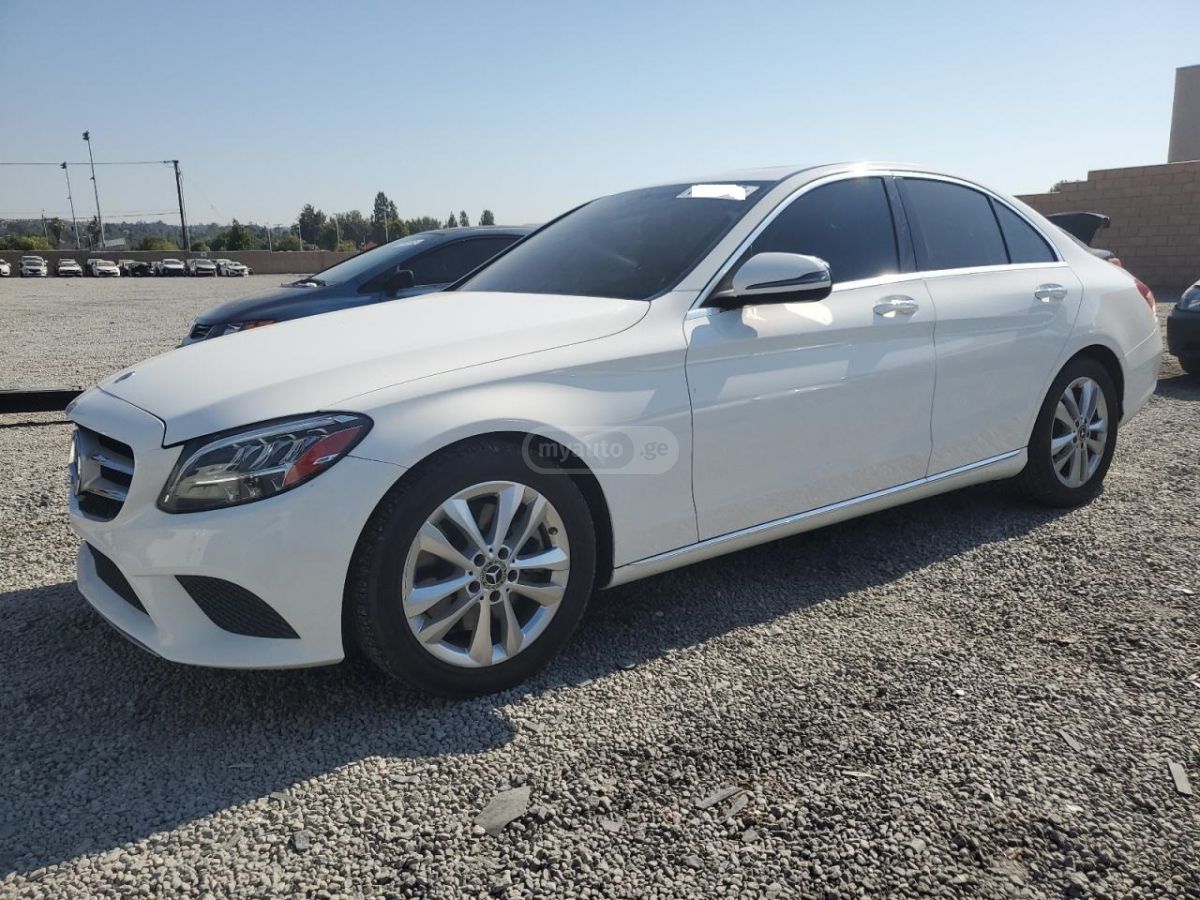 Mercedes-Benz C 300 2019 — photo 2