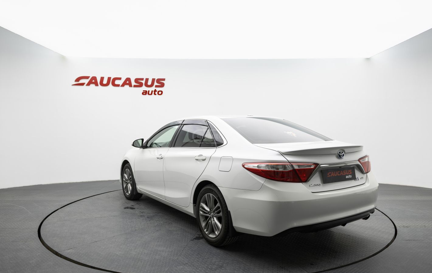 Toyota Camry 2016 — photo 2