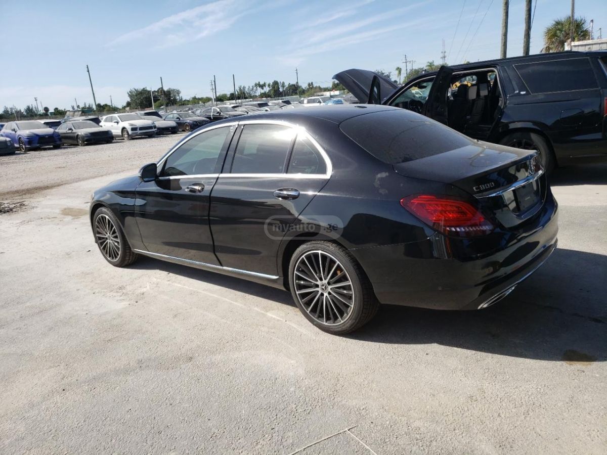 Mercedes-Benz C 300 2020 — photo 2