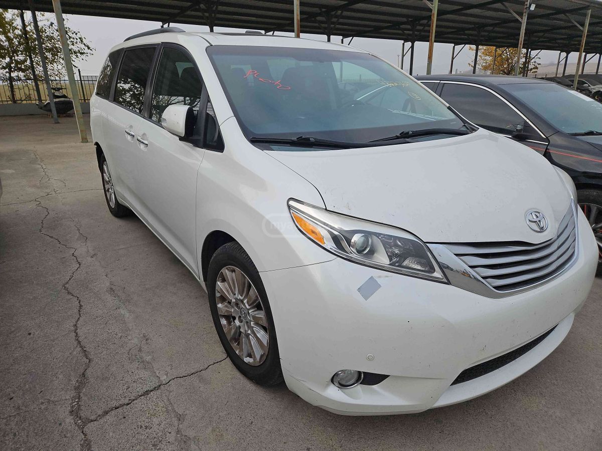 Toyota Sienna 2015 — photo 2