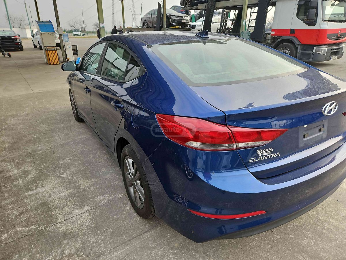 Hyundai Elantra 2017 — photo 2