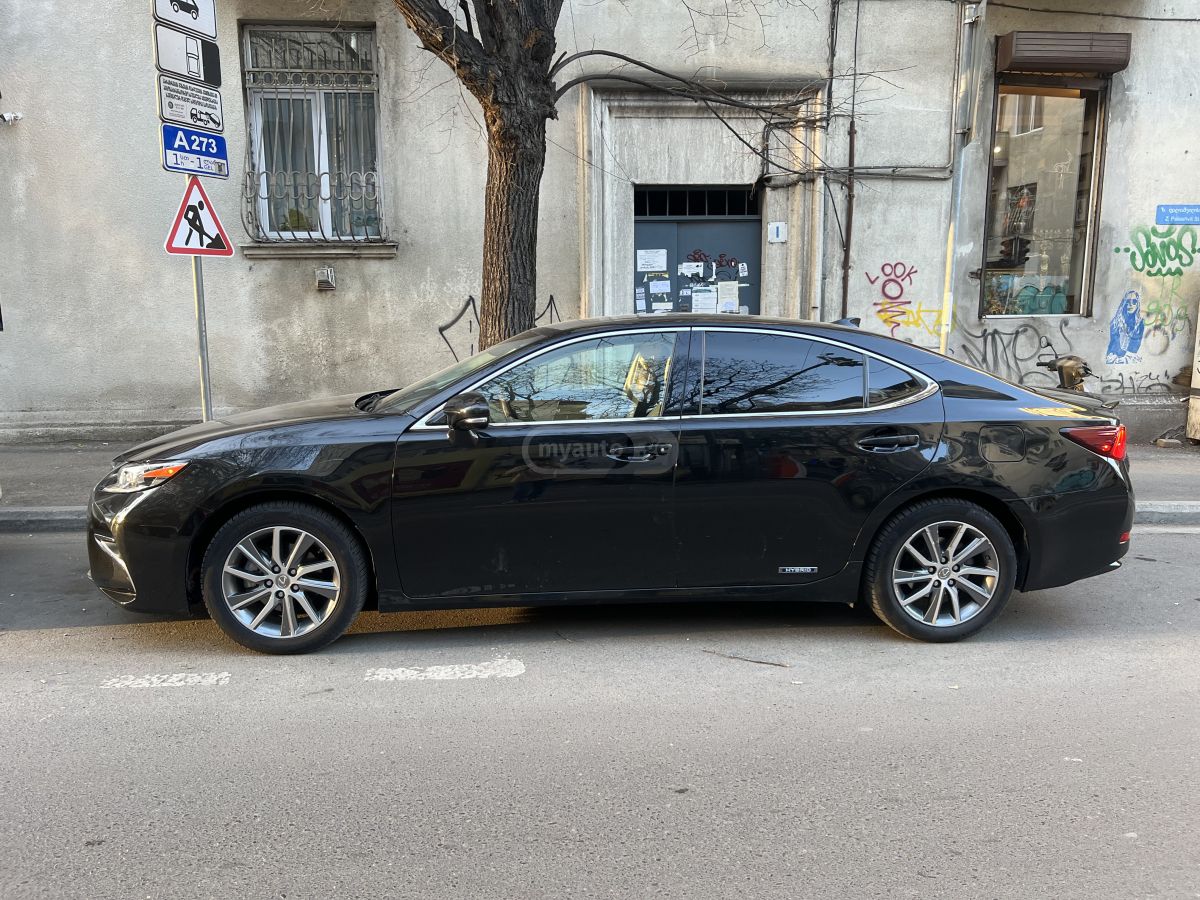 Lexus ES 300 2017 — photo 2