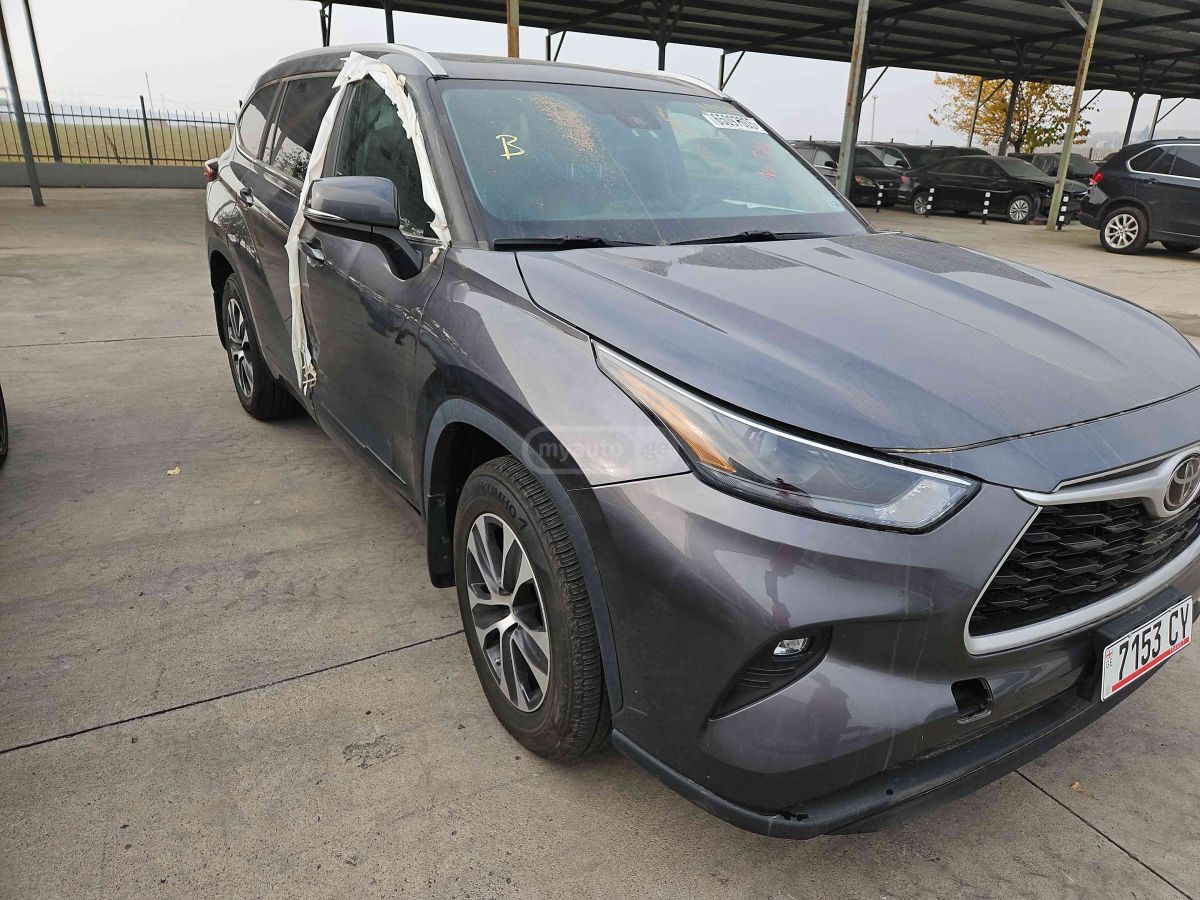 Toyota Highlander 2023 — photo 2