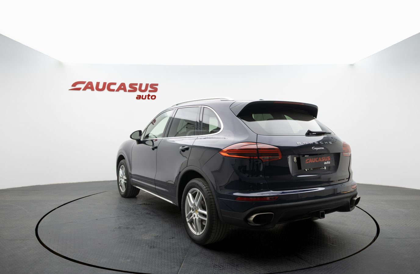 Porsche Cayenne 2016 — photo 2