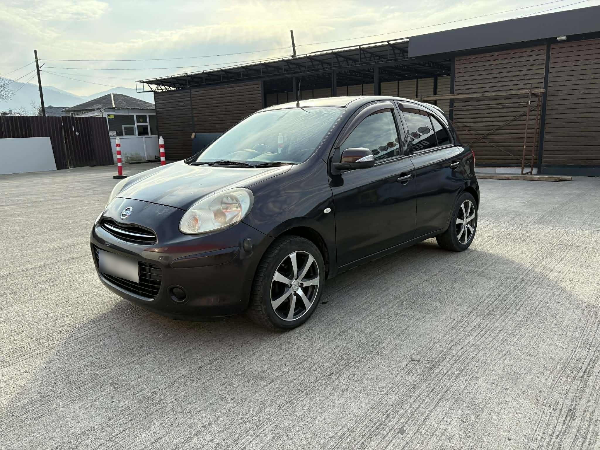 Nissan March