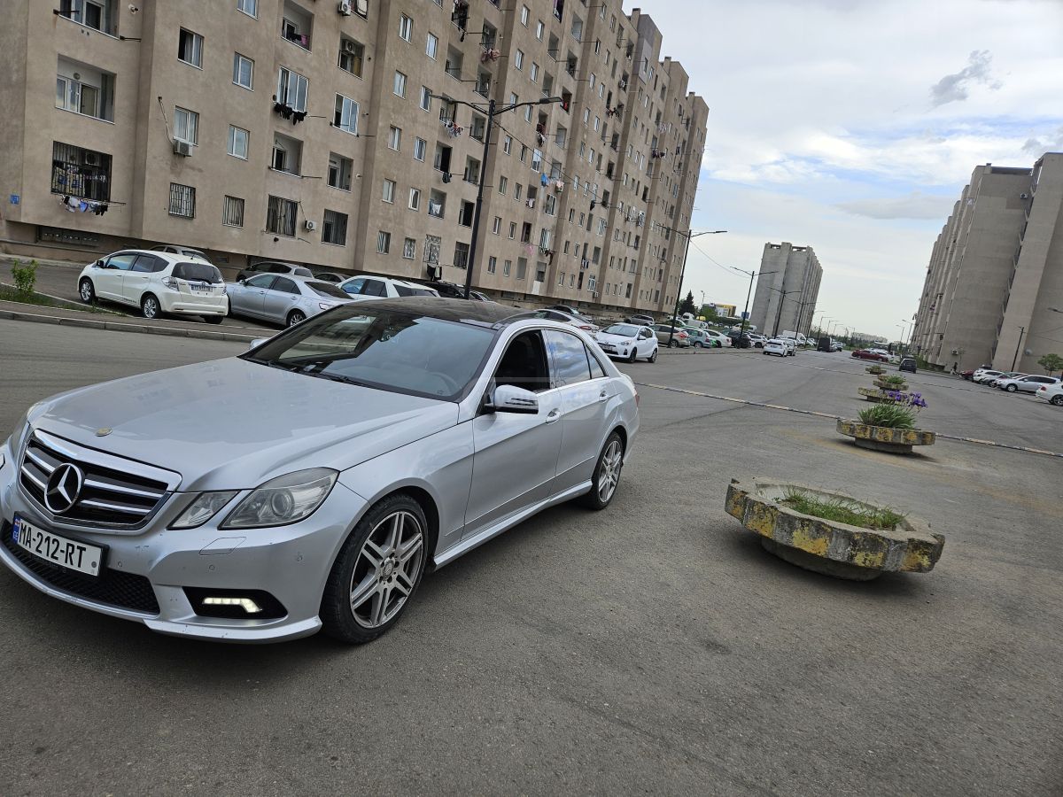 Mercedes-Benz E 220 2010 — photo 2