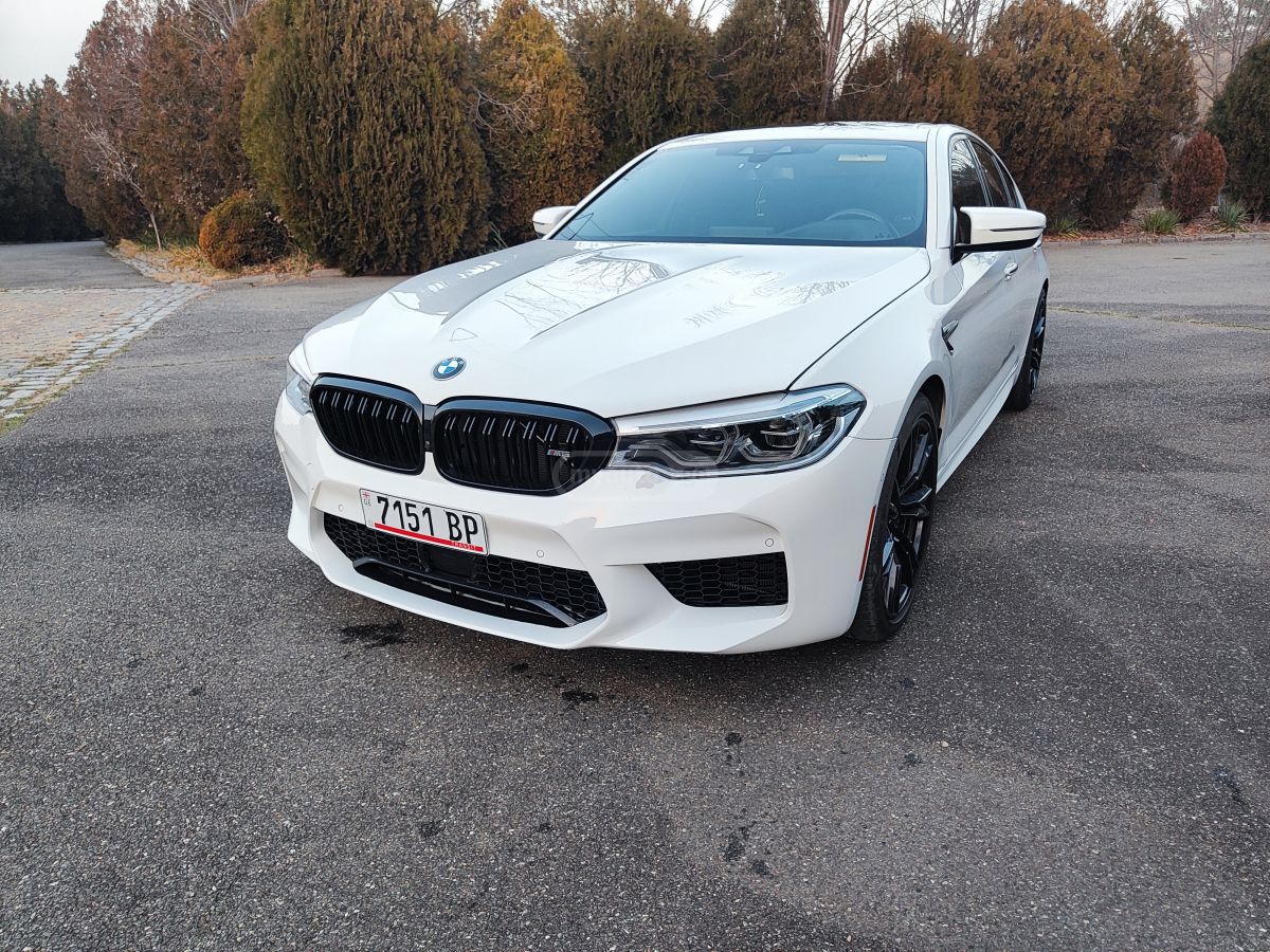BMW M5 2018 — photo 2