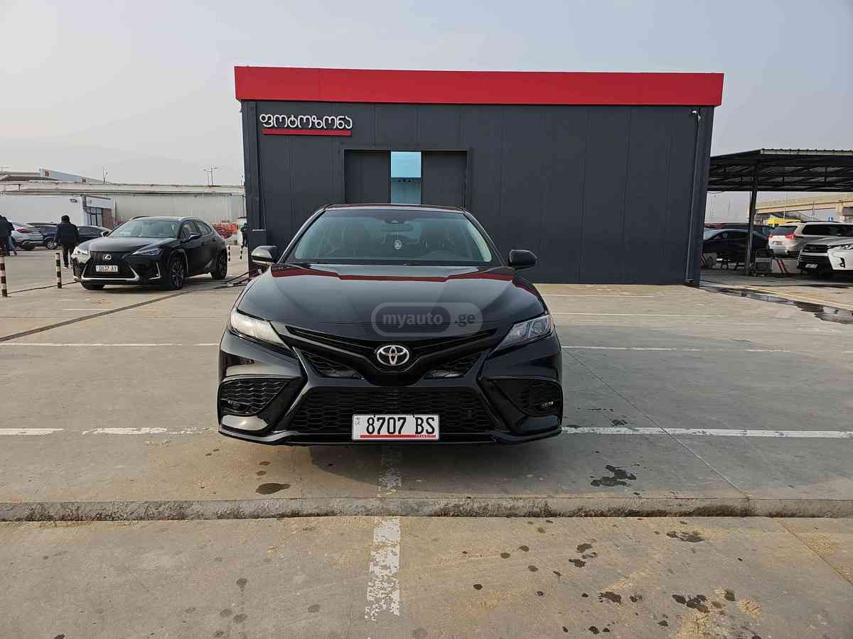 Toyota Camry 2018 — photo 2