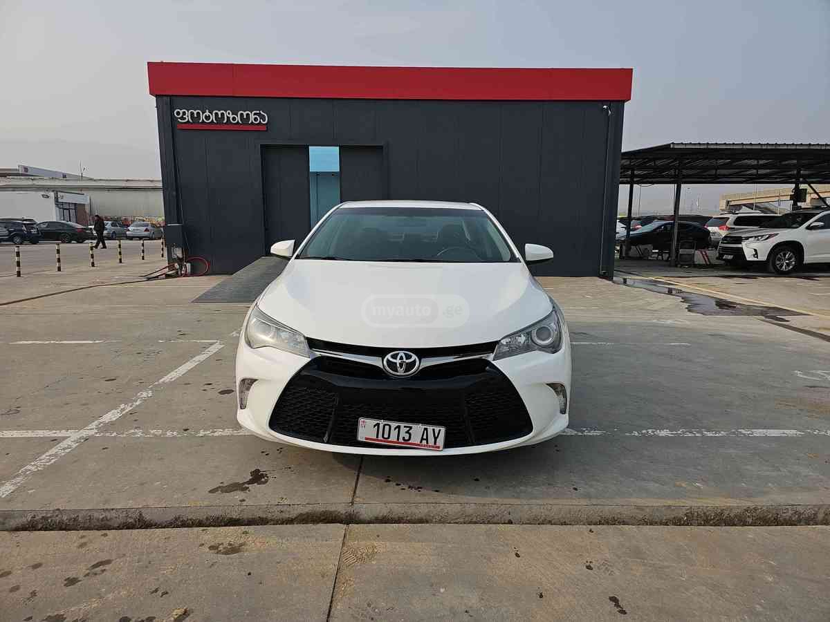Toyota Camry 2016 — photo 2