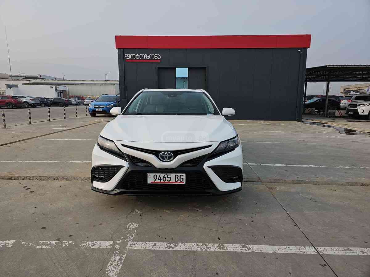 Toyota Camry 2022 — photo 2