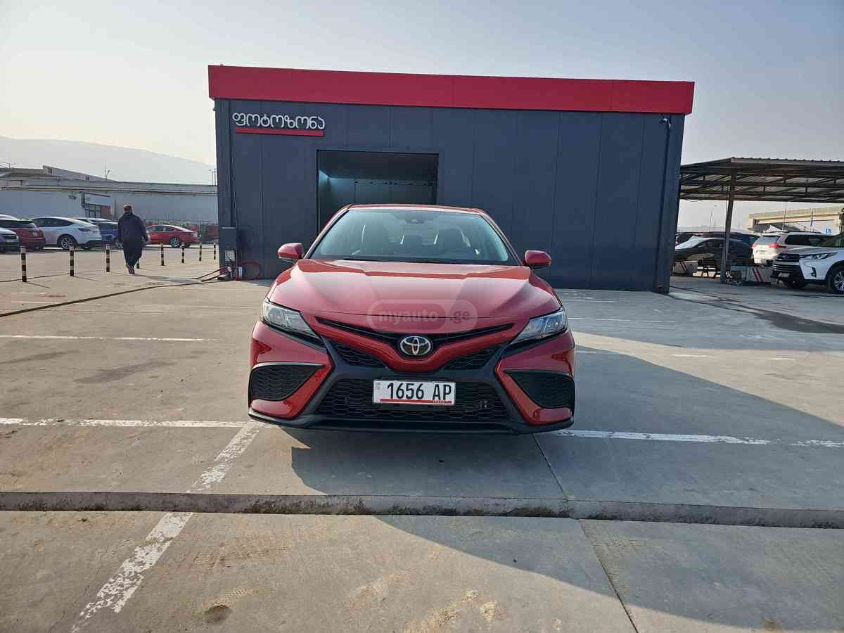 Toyota Camry 2021 — photo 2