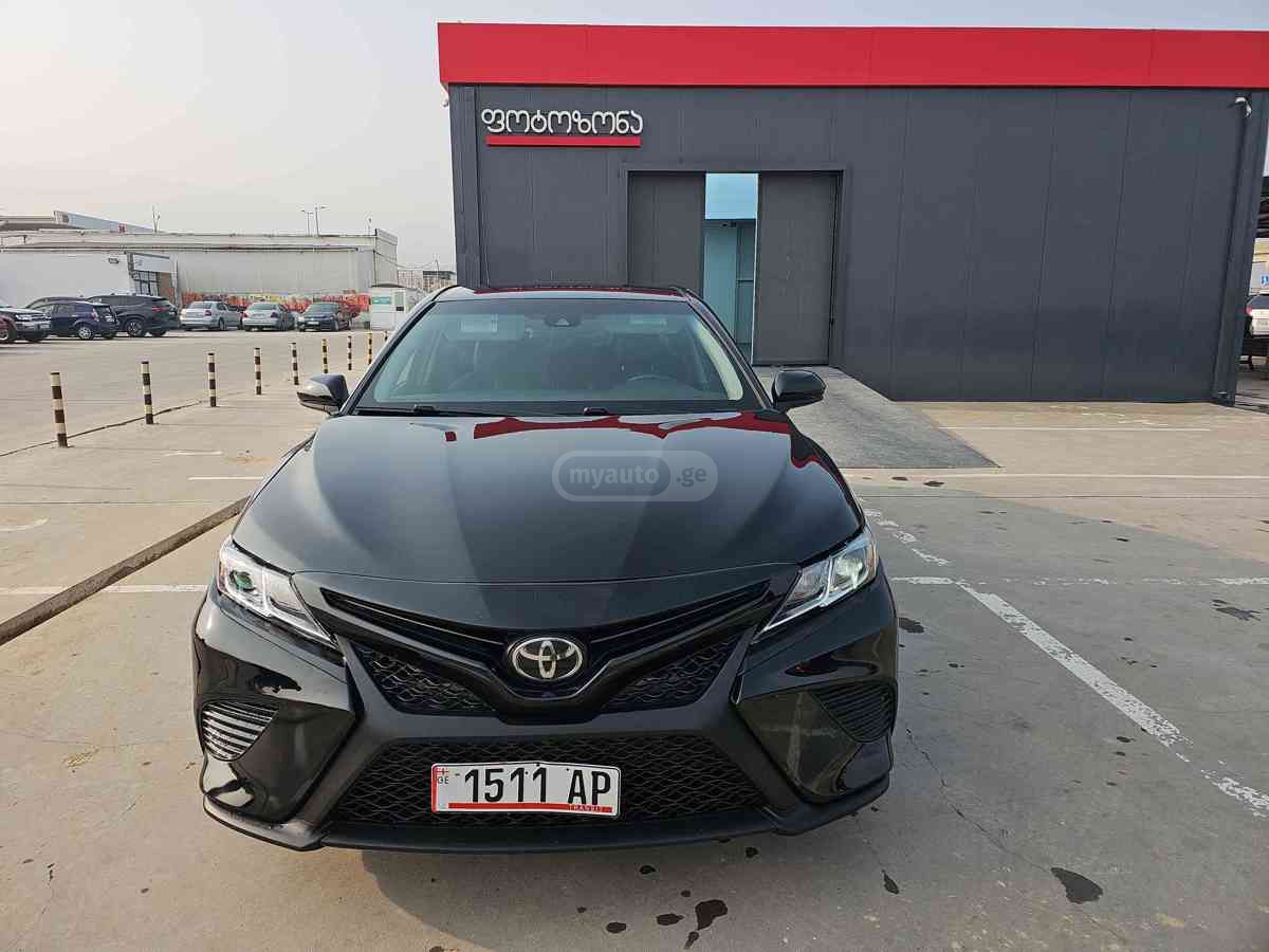 Toyota Camry 2018 — photo 2