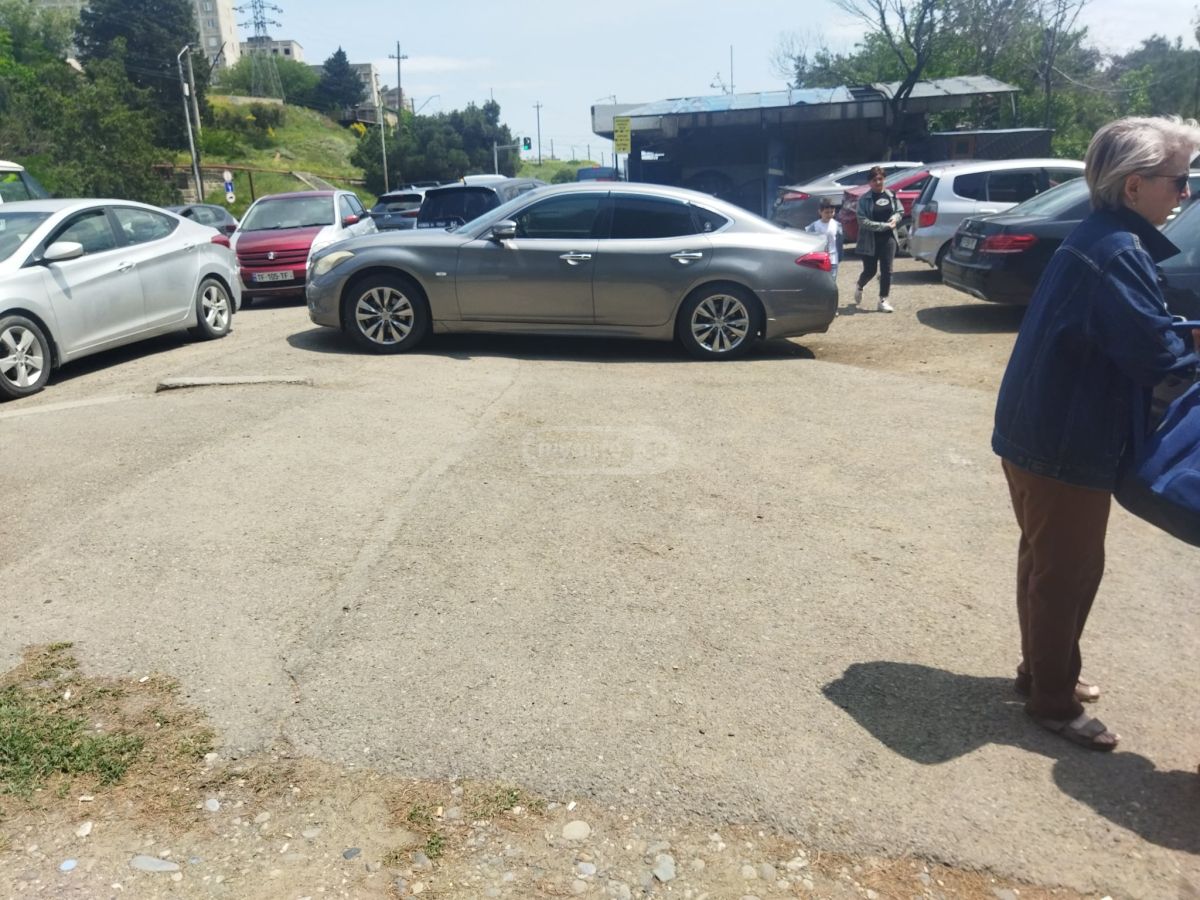 Nissan Fuga 2012 — photo 2