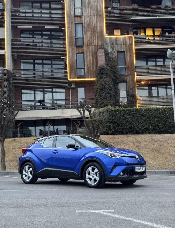 Toyota C-HR 2018 — photo 2