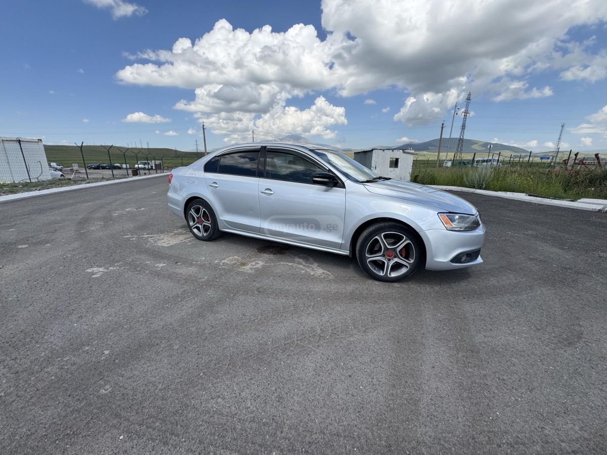 Volkswagen Jetta 2012 — photo 2