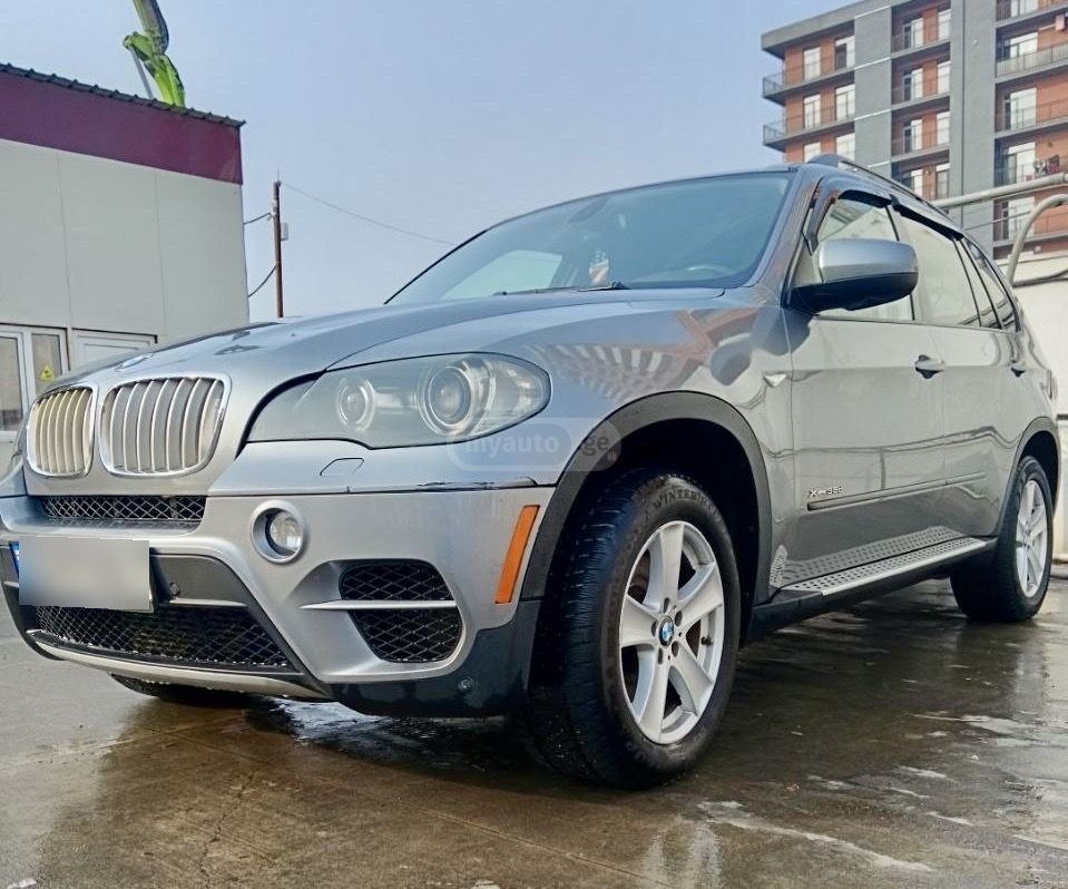 BMW X5 2010 — photo 2
