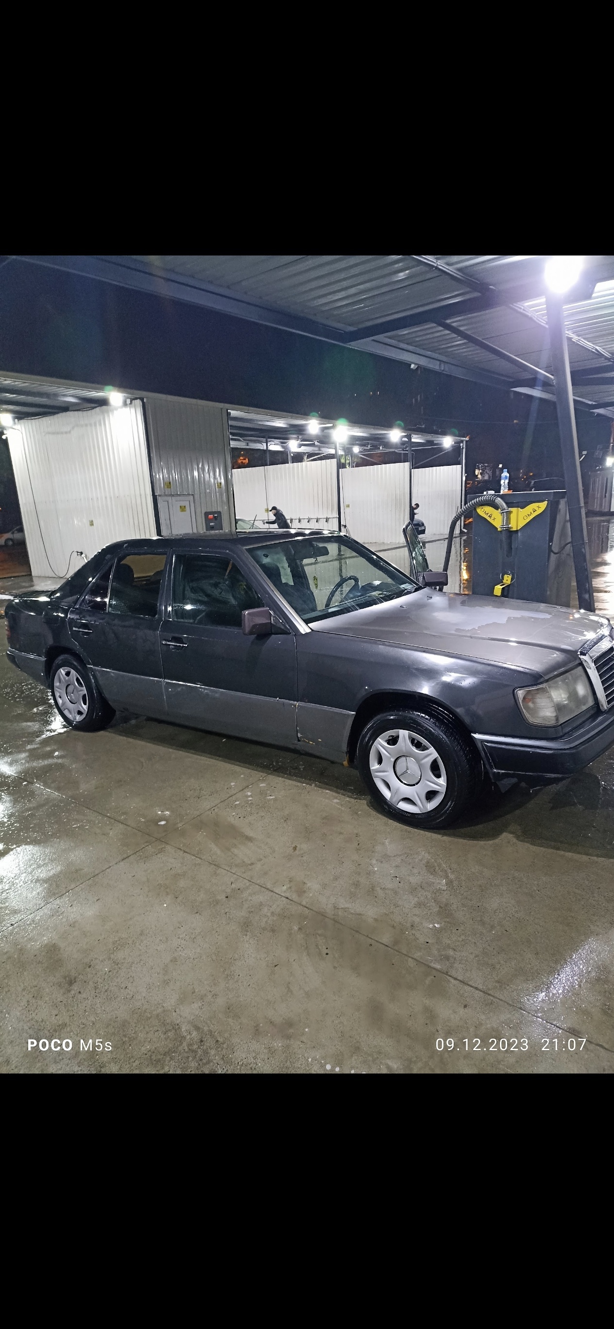 Mercedes-Benz E 230