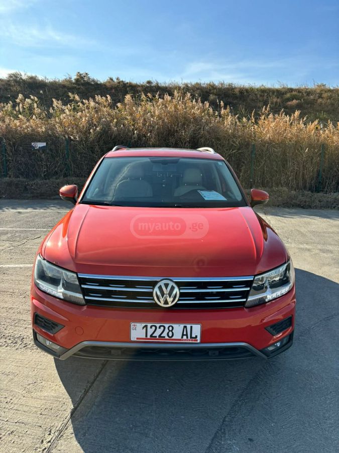 Volkswagen Tiguan 2019 — photo 2