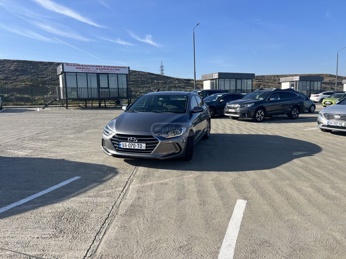 Hyundai Elantra 2018 — photo 2