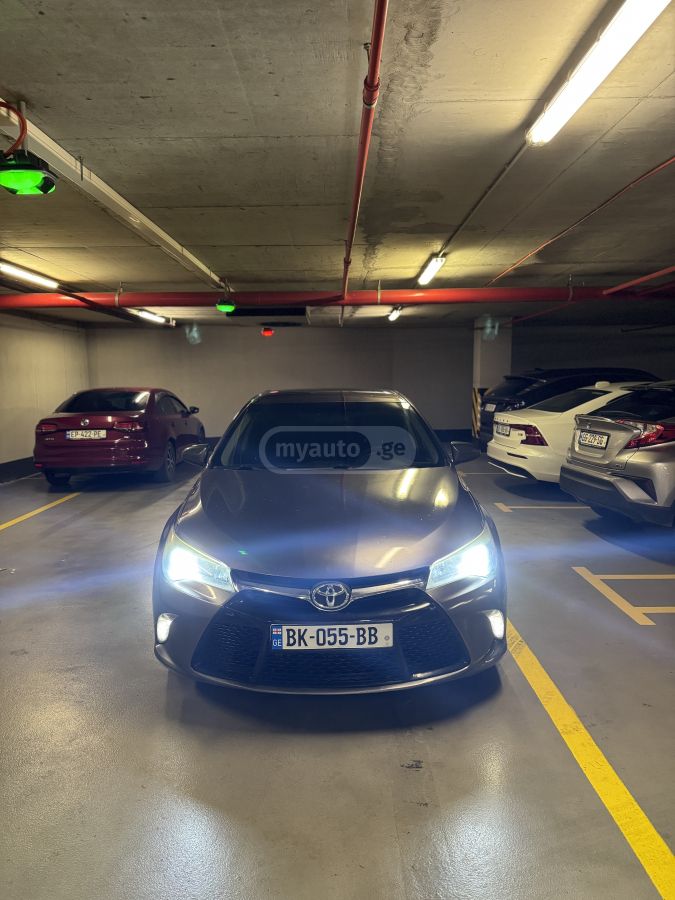 Toyota Camry 2015 — photo 2
