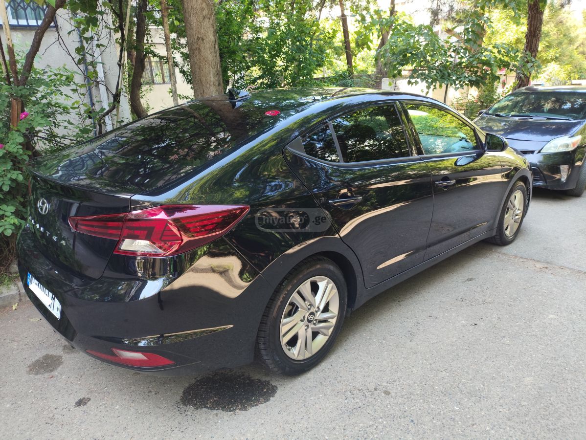 Hyundai Elantra 2018 — photo 2