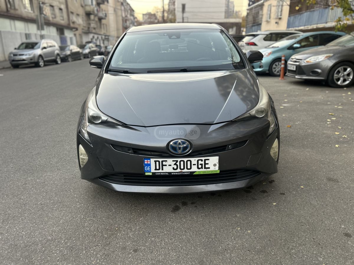 Toyota Prius 2017 — photo 2