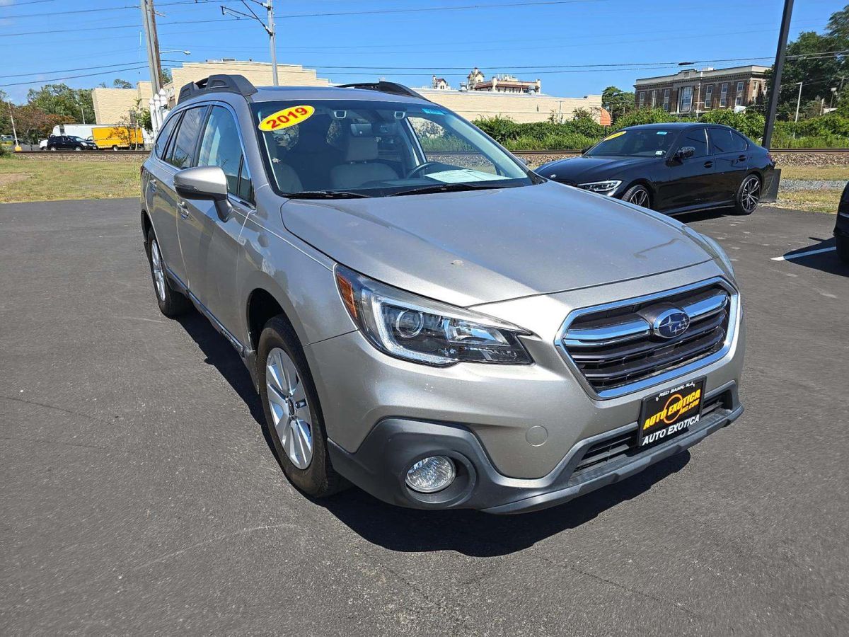 Subaru Outback 2019 — photo 2