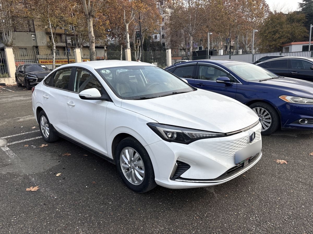 Changan Eado EV460 2022 — photo 2