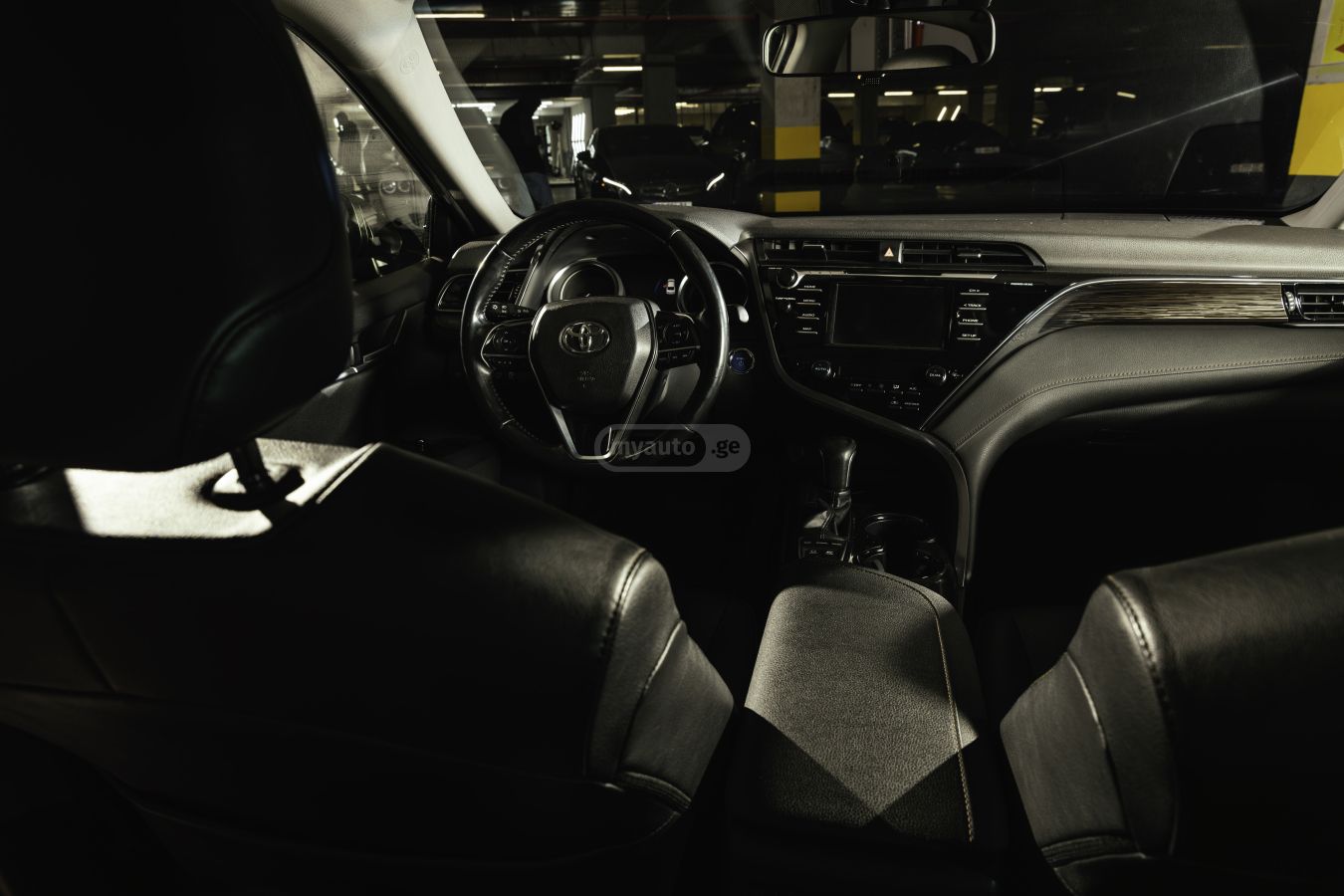 Toyota Camry 2019 — photo 2