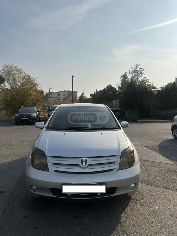 Toyota Ist 2003 — photo 2