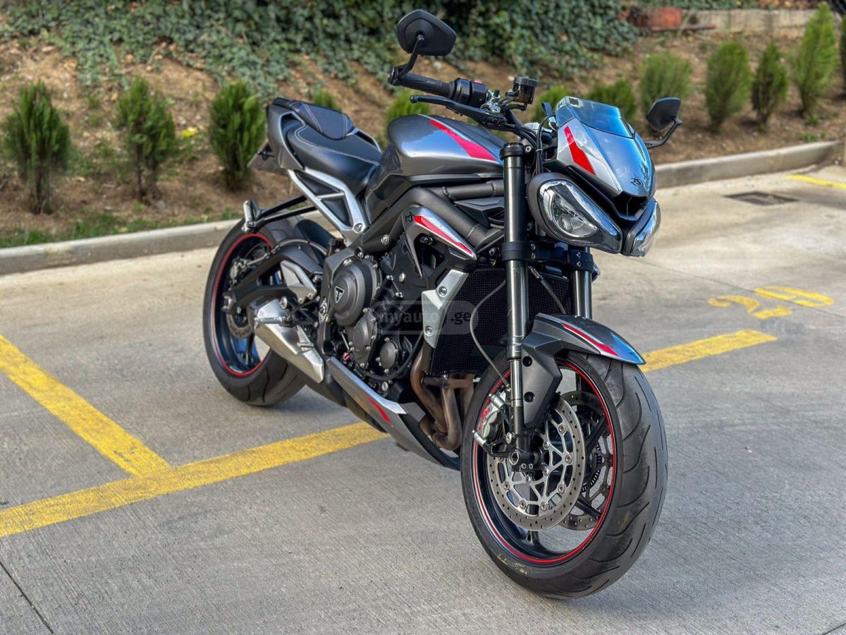 Triumph Street Triple 2020 — photo 2