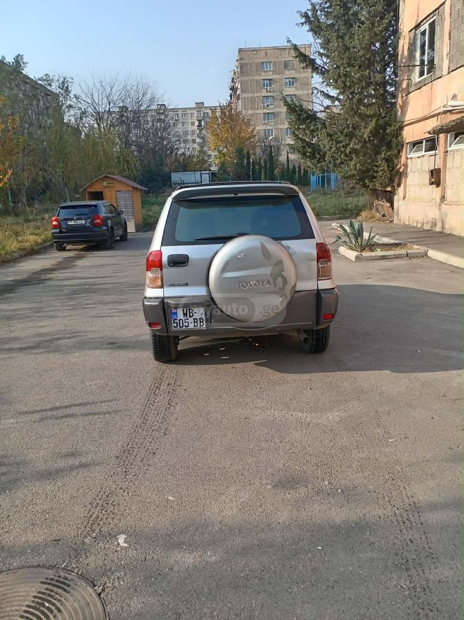 Toyota RAV4 2003 — photo 2