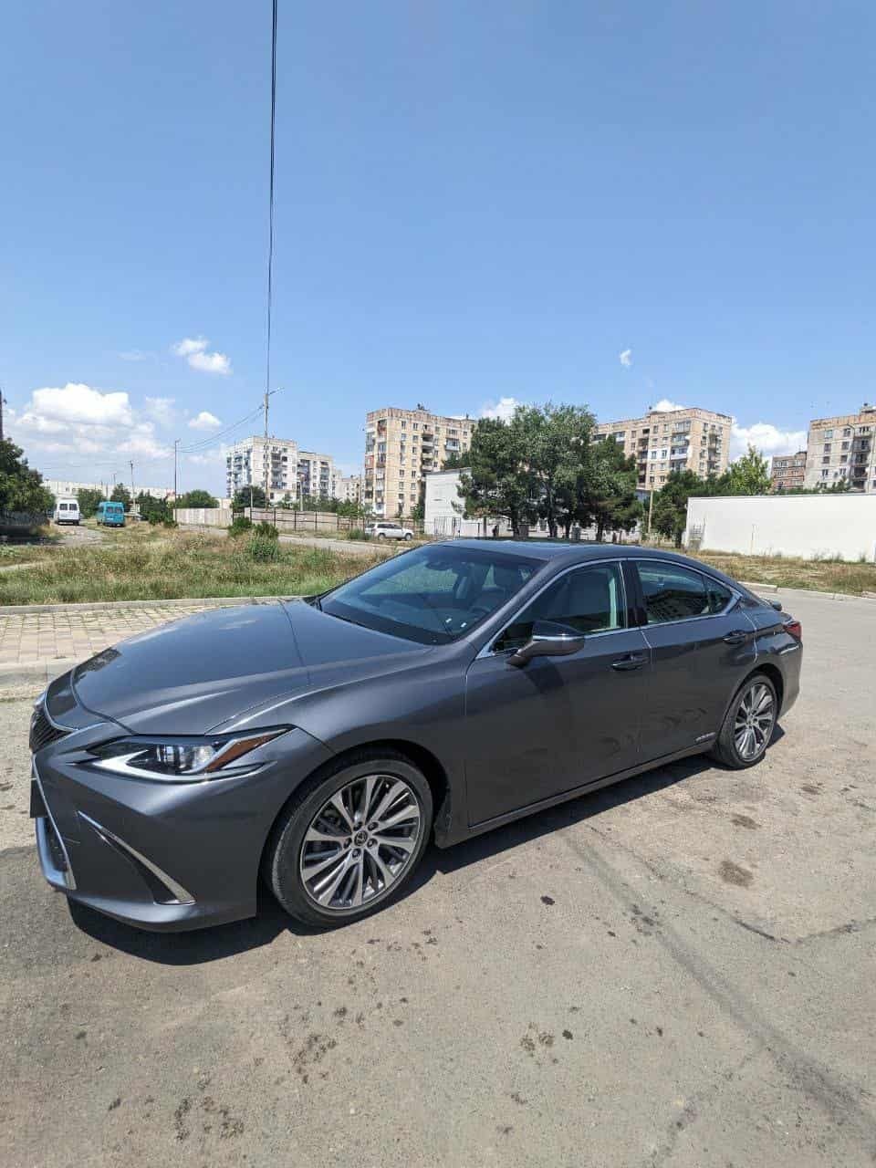 Lexus ES 300 2019 — photo 2