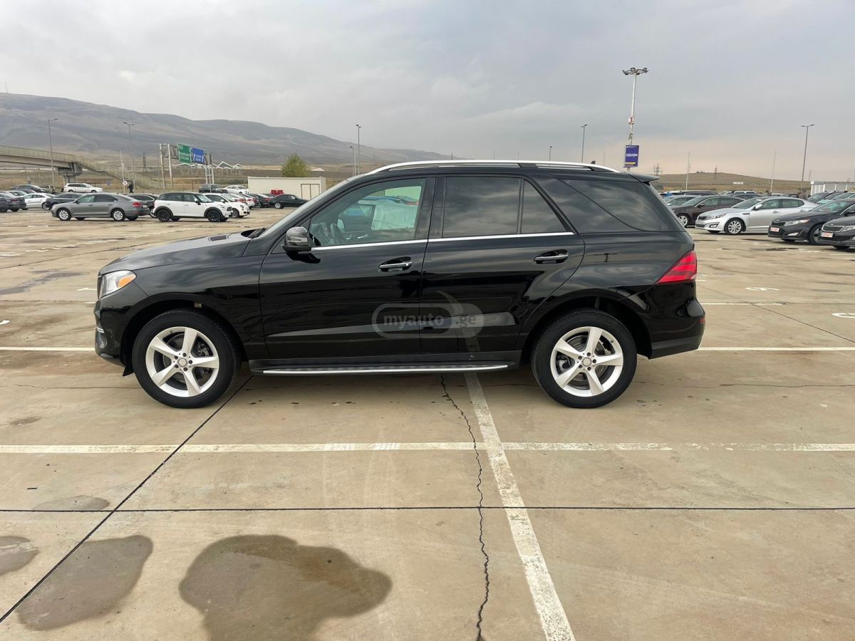 Mercedes-Benz GLE 350 2017 — photo 2