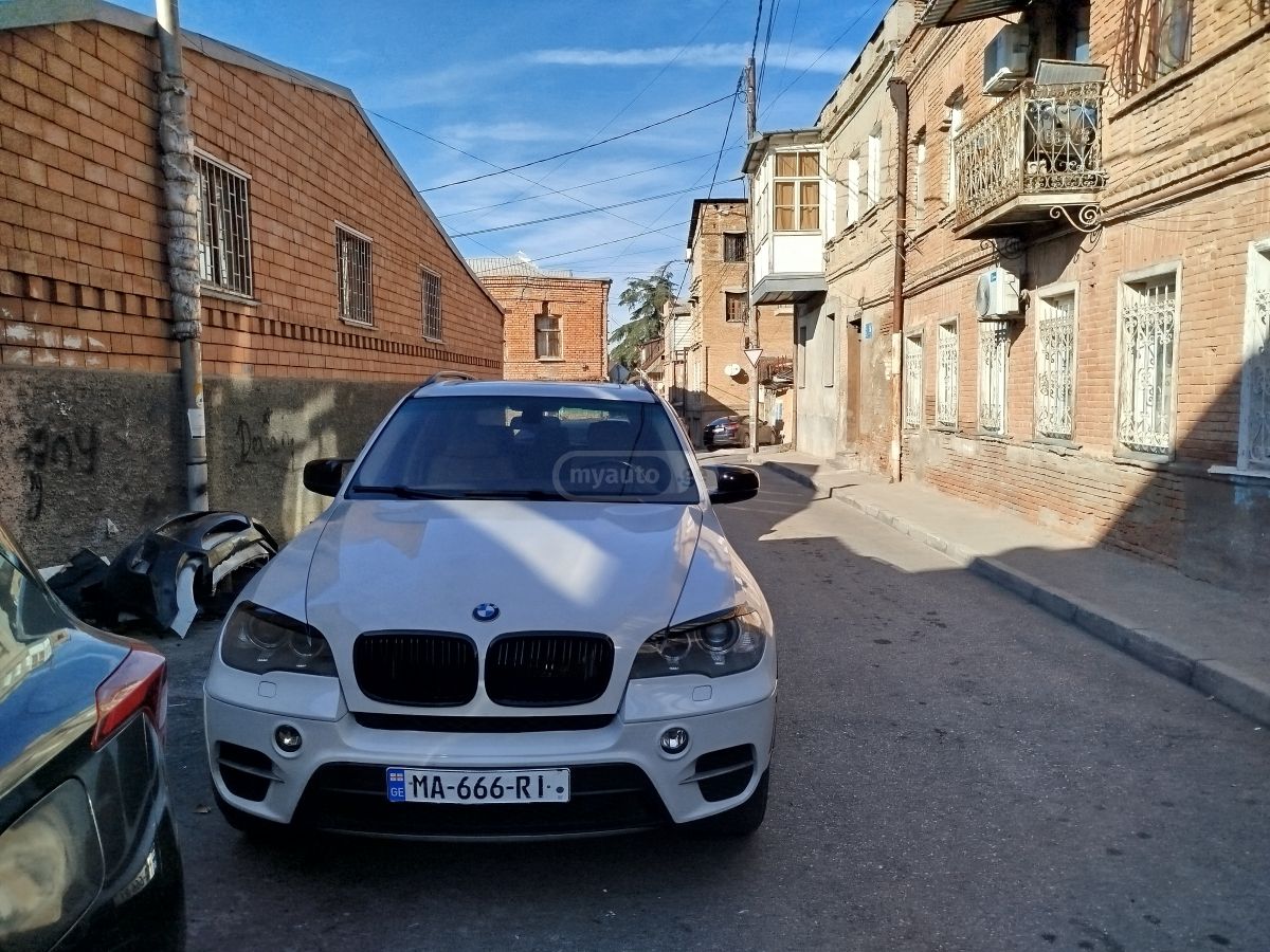 BMW X5 2012 — photo 2