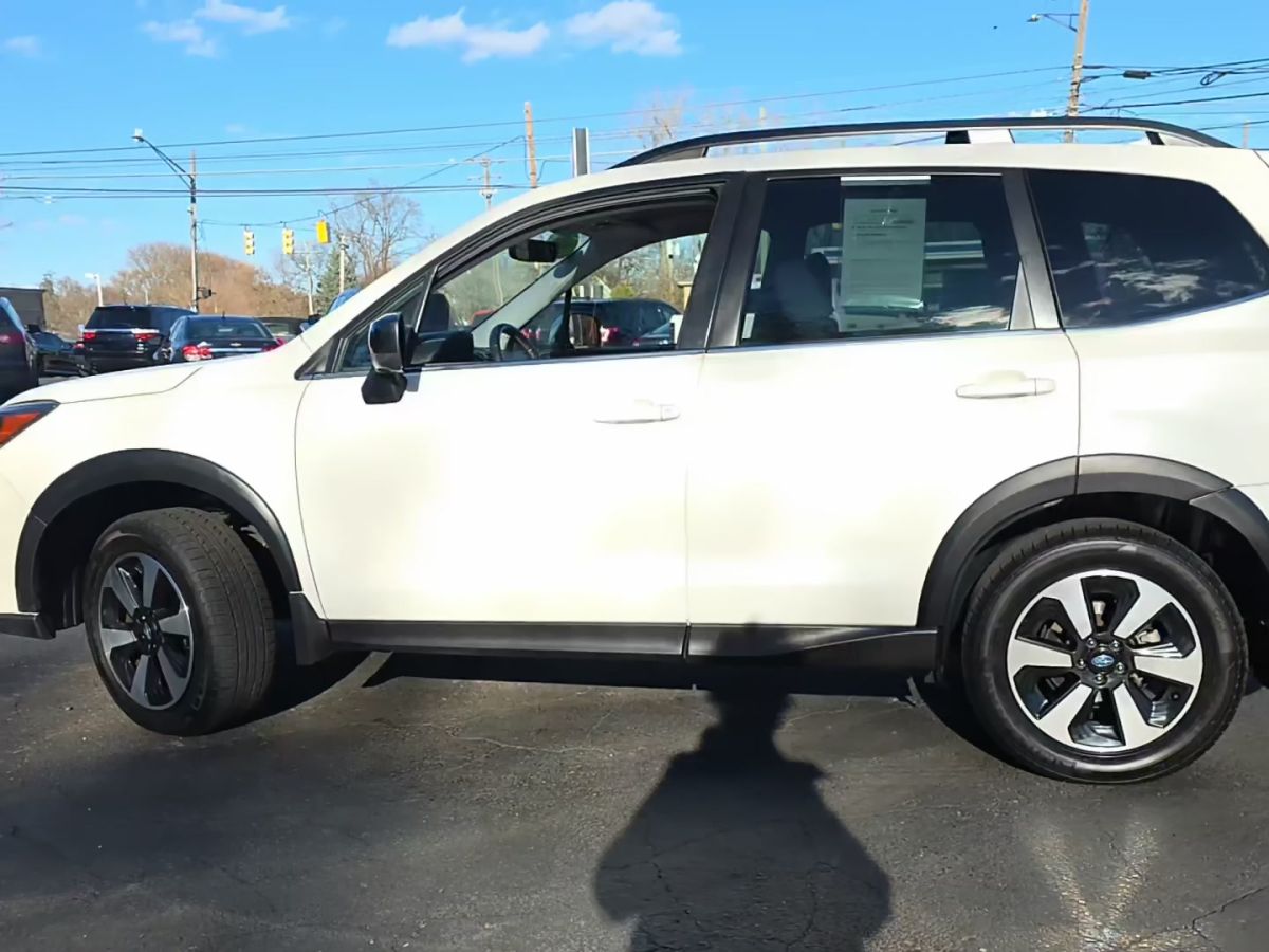 Subaru Forester 2018 — photo 2