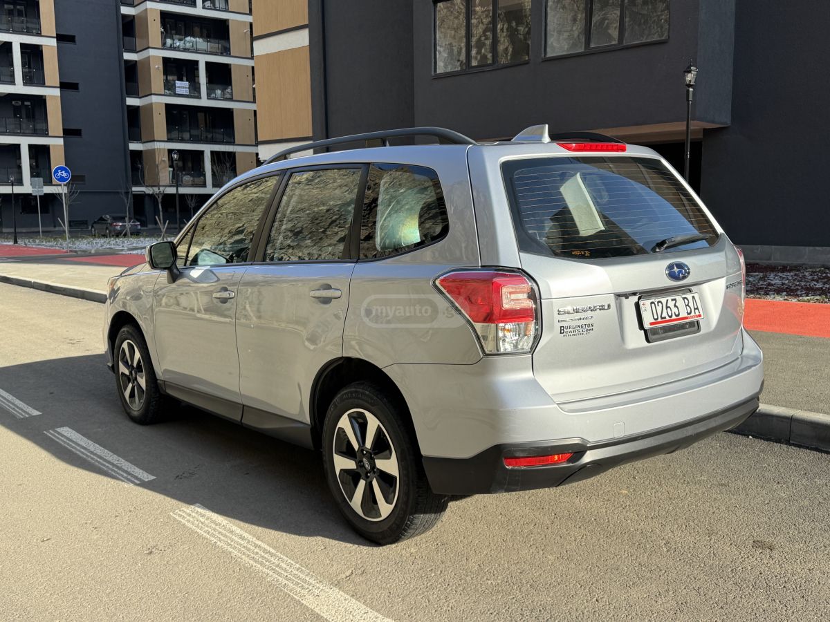 Subaru Forester 2018 — photo 2