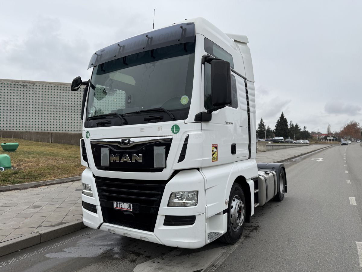 Isuzu TGX