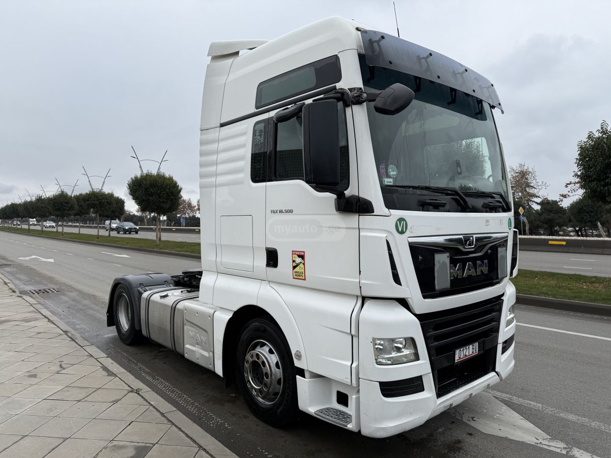 Isuzu TGX 2018 — photo 2