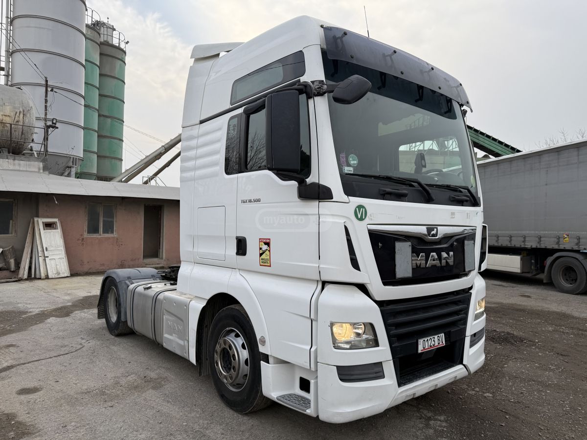 Isuzu TGX
