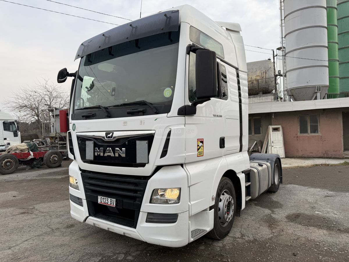 Isuzu TGX 2018 — photo 2