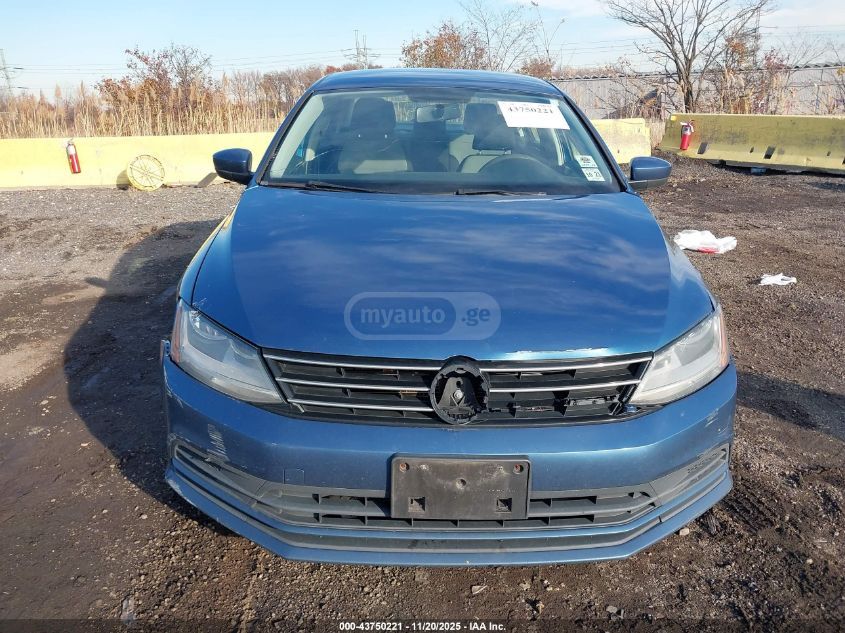 Volkswagen Jetta 2017 — photo 2