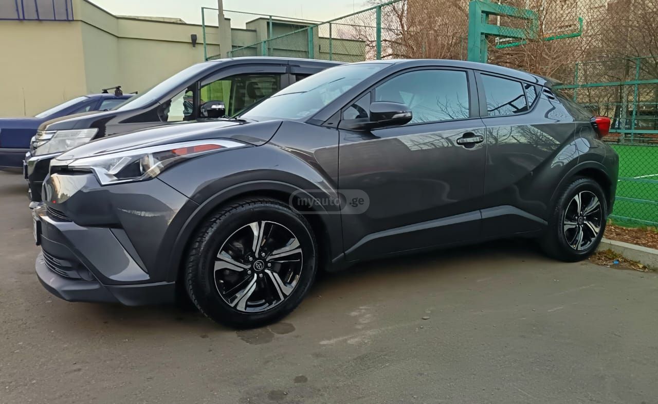 Toyota C-HR 2020 — photo 2