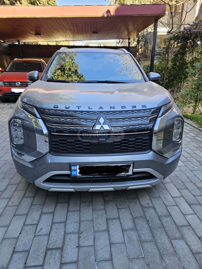 Mitsubishi Outlander 2023 — photo 2