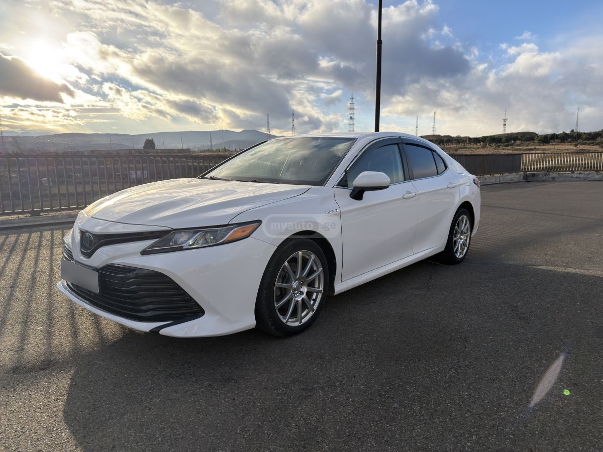 Toyota Camry 2020 — photo 2