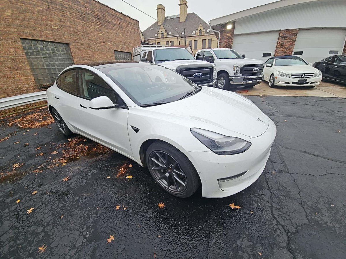 Tesla Model 3 2021 — photo 2